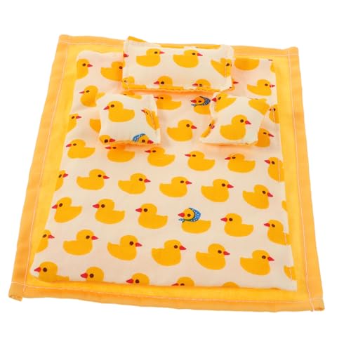 Vaguelly Miniatur Puppenhaus Bettwäsche mit Entenmotiv Bettlaken Steppdecke und Kissen Schlafzimmer Zubehör für Rollenspiel Vaguelly Miniatur Puppenhaus Bettwäsche mit Entenmotiv Bettlaken Steppdecke und Kissen Schlafzimmer Zubehör für Rollenspiel von Vaguelly