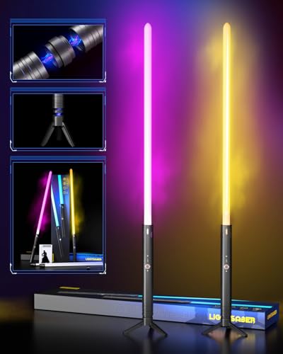 RGB Lichtschwert 2er Set – Doppelklinge Lichtschwert mit Ständer & Geschenkbox – 24 Farben, 6 Soundeffekte, vibrierender Metallgriff – Duellfähiges Laserschwert für Kinder & Erwachsene RGB Lichtschwert 2er Set – Doppelklinge Lichtschwert mit Ständer & Geschenkbox – 24 Farben, 6 Soundeffekte, vibrierender Metallgriff – Duellfähiges Laserschwert für Kinder & Erwachsene von Viglaschill