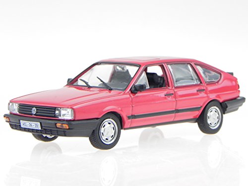 VW Passat B2 Fließheck rot Modellauto in Vitrine 1:43 von ZYZYZK