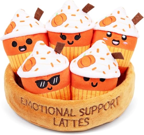 Relatable, Emotional Support Lattes, Plüschtier, perfektes kleines Geschenk für Kaffeeliebhaber, Geschenkkörbe und geliebte Menschen jeden Alters, inklusive 5 Herbst-Plüschtiere mit Tragekorb von WHAT DO YOU MEME?