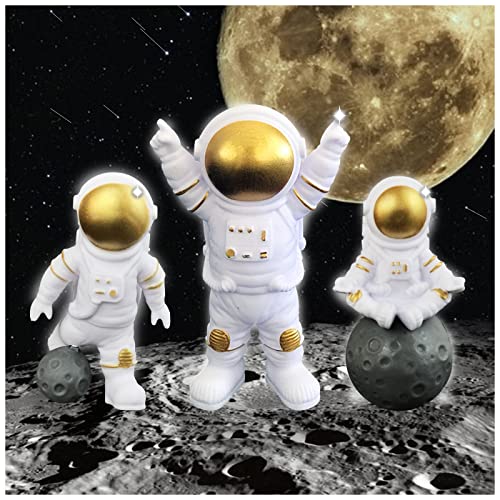 4PCS Gold Astronaut Cake Topper Astronaut Figurine, Astronaut Figure Toy Desktop Ornaments Resin Outer Space Birthday Cupcake Spaceman for Kids Party Gift, 3PCS Astronaut and 1PCS Keychain (Gold) von WINUSD