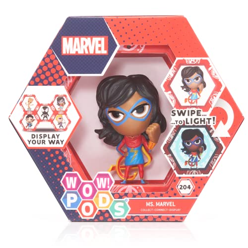 Wow! PODS Marvel Avengers Collection – Ms Marvel | Superhelden-beleuchtete Wackelkopf-Figur | Offizielles Marvel-Sammelspielzeug & Geschenke | Nummer 205 in Serie, grau von WOW! PODS