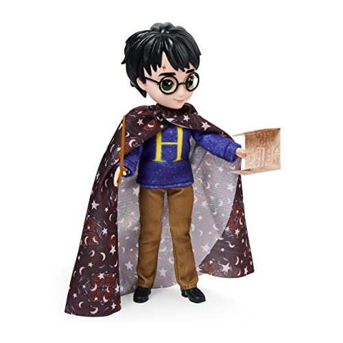 Wizarding World Harry Potter - Geschenkset mit 20,3 cm großer Harry Potter Puppe inklusive Besen, Tarnumhang und weiterem Zubehörteilen von Wizarding World