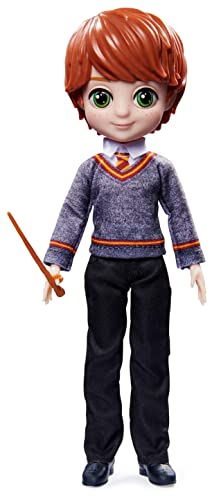 WIZARDING WORLD | Ron Weasley Gelenkpuppe 20 cm | Zauberstab und Uniform von Hogwarts inklusive | Harry Potter Kollektion | Für Kinder ab 5 Jahren von Wizarding World