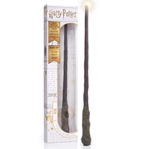 WOW! STUFF Ron Weasley Lumos Zauberstab, beleuchtet, 35,6 cm, Harry Potter, offizielle Zauberstäbe und Zauberwelt, Geschenke, Spielzeug und Sammlerstücke, Rollenspiele oder Kostüm-Zubehör für Mädchen und Jungen, ab 8 Jahren von WOW! STUFF