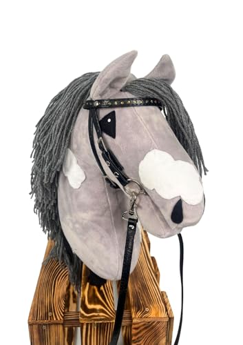 X-Group4th Steckenpferd Hobby Horse VIP - Pferd am Stock Spielzeug für Kinder Plüschpferd Geschenk Größe A2, Stocklänge 45 cm, Grau mit weißen Patches von X-Group4th