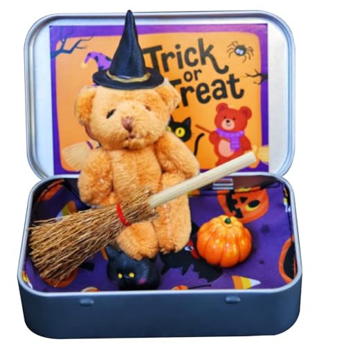Xoeryoy Little Bär in Einer Schachtel Hexenplüsch Bär Halloween Mini -Figuren mit Eisenbox -Besen Cape Kürbis & Katze für Trick oder Merkmale Xoeryoy Little Bär in Einer Schachtel Hexenplüsch Bär Halloween Mini -Figuren mit Eisenbox -Besen Cape Kürbis & Katze für Trick oder Merkmale von Xoeryoy