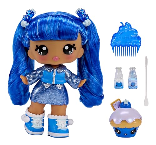 Yummiland Large Doll und Num Nom Lipgloss Pet - Rory Blueberry und Goodie - Duftende Puppe mit DIY Lipgloss-Set - Geeignet für Kinder ab 4 Jahren von Yummiland