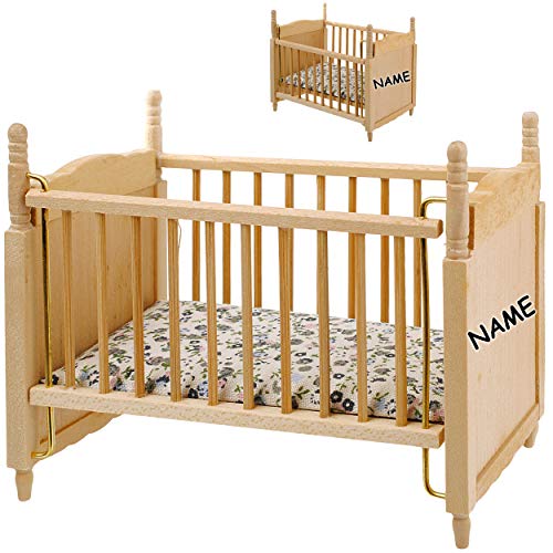 alles-meine.de GmbH Miniatur - Holz - Kinderbett/Bett - Babybett - inkl. Name - Maßstab 1:12 - Puppenstube/Puppenhaus - Gitterbett - Puppenbett - Puppe - Kinderbettchen - Kin.. von alles-meine.de GmbH