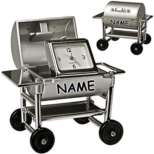 alles-meine.de GmbH kleine - Tischuhr/Miniatur - Uhr - BBQ Grill - Barbecue Grillwagen - inkl. Name - aus Metall - 7,5 cm - batteriebetrieben - Analog - Batterie - Silber grau .. von alles-meine.de GmbH