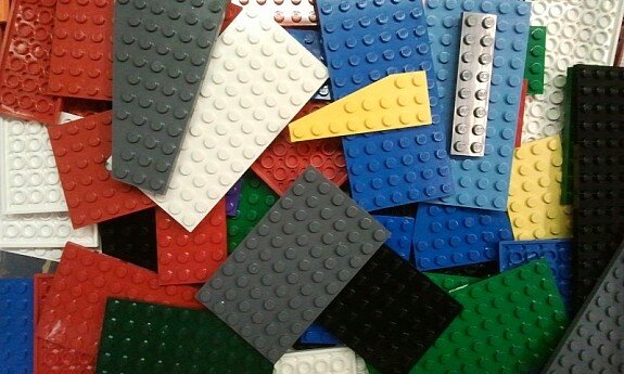 30 verschiedene LEGO® Platten gemischt in Farben und Größen