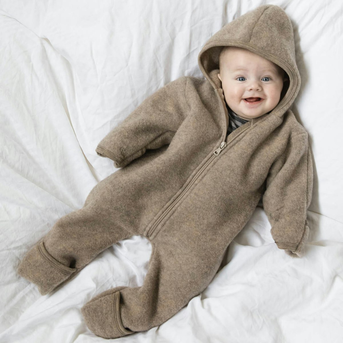 Baby Overall mit Kapuze und Reißverschluss braun 50/56 Baby Overall mit Kapuze und Reißverschluss braun 50/56