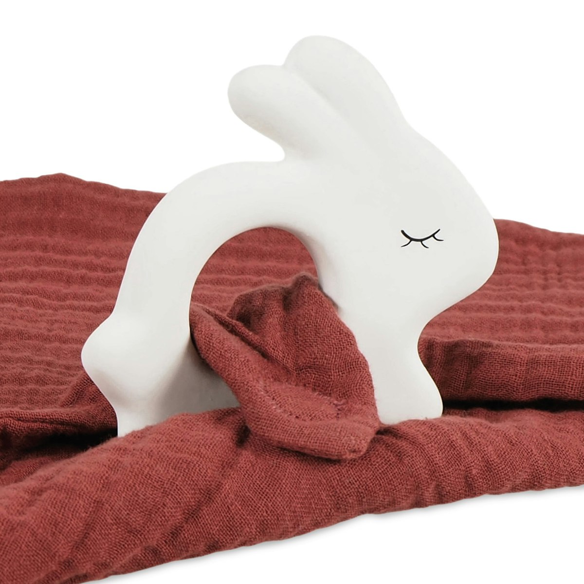 Beißring aus Naturkautschuk mit Schmusetuch rostrot Beißring aus Naturkautschuk mit Schmusetuch rostrot