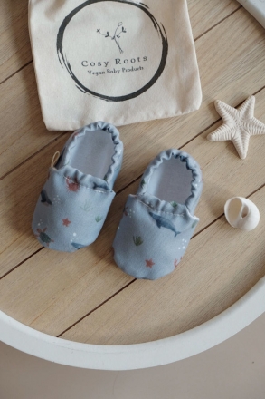 Cosy Roots x Lara Piaskowy Veganer Krabbelschuh Sea Buddies