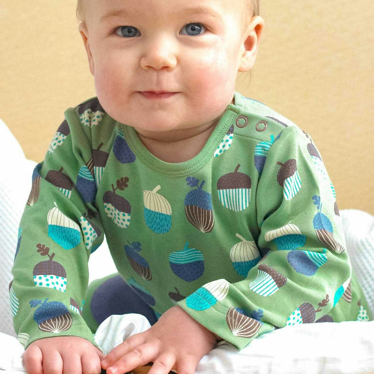 Edles Langarmshirt Eicheln grün 98 Edles Langarmshirt Eicheln grün 98