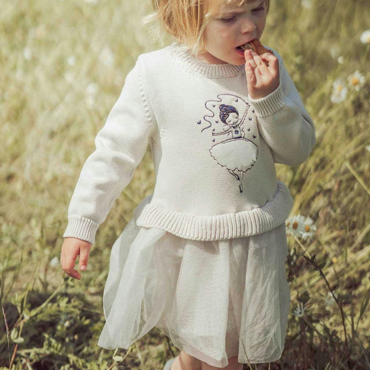 Edles Strickkleid mit Tüllrock beige 116 Edles Strickkleid mit Tüllrock beige 116