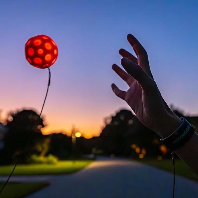 Elliot - Waboba Ball / LED / mit Schnur / blau oder rot Elliot - Waboba Ball / LED / mit Schnur / blau oder rot