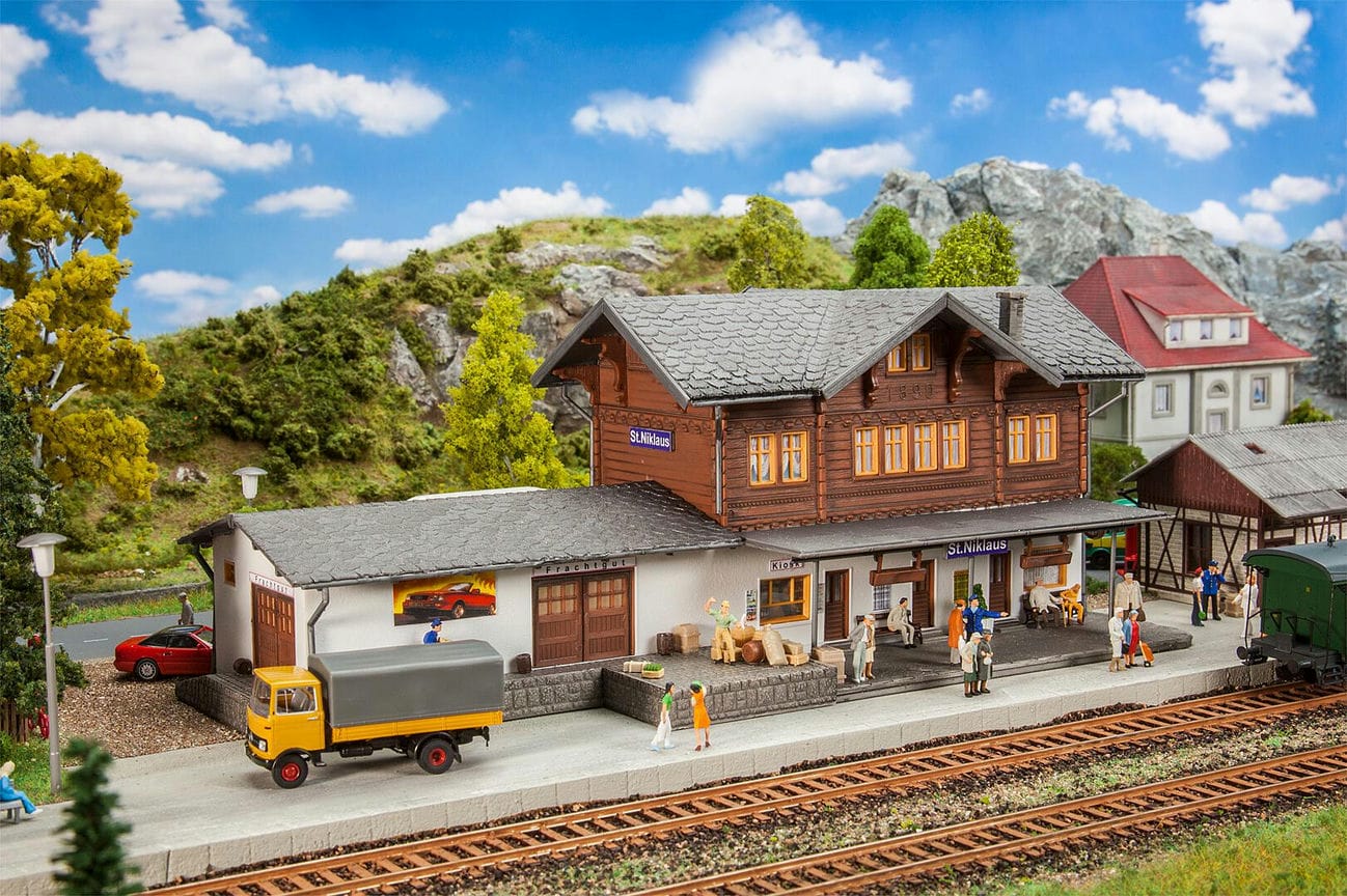 Faller Bahnhof St. Niklaus H0 1:87 131377 Modelleisenbahn Bahnhof Faller Bahnhof St. Niklaus H0 1:87 131377 Modelleisenbahn Bahnhof