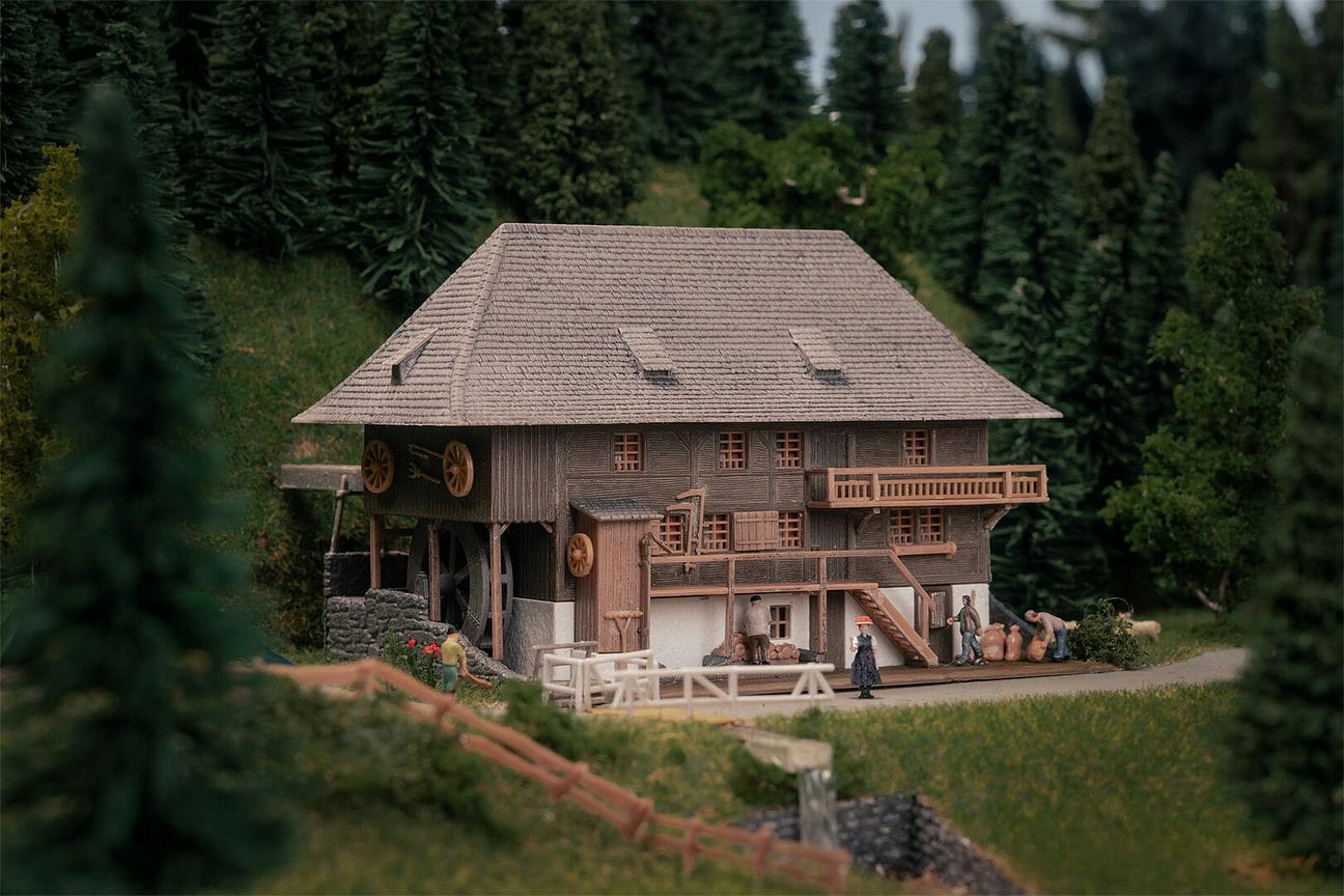 Faller Öhlermühle mit Figur Jubiläumsmodell N 1:160 Modelleisenbahn Faller Öhlermühle mit Figur Jubiläumsmodell N 1:160 Modelleisenbahn