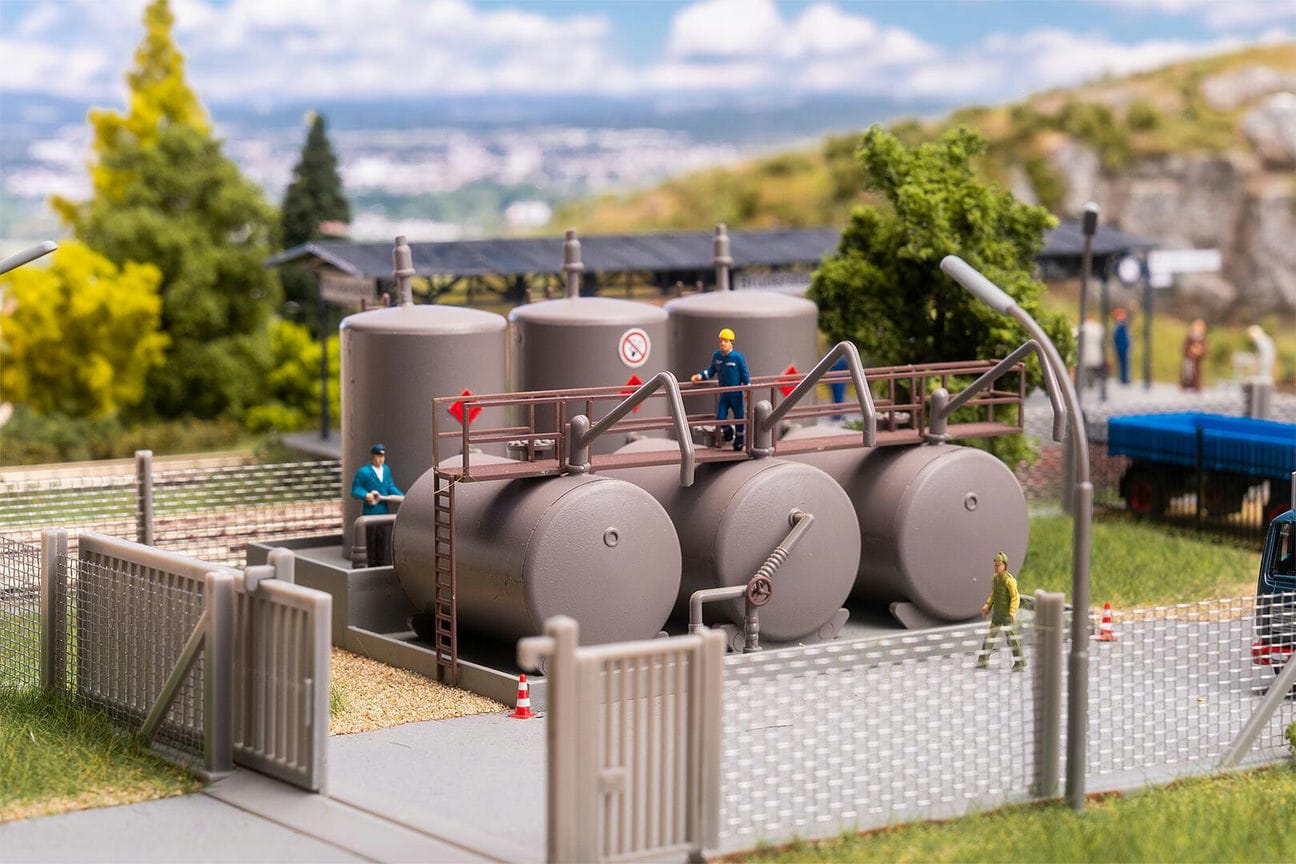 Faller Tanklager H0 1:87 191838 Modelleisenbahn Faller Tanklager H0 1:87 191838 Modelleisenbahn