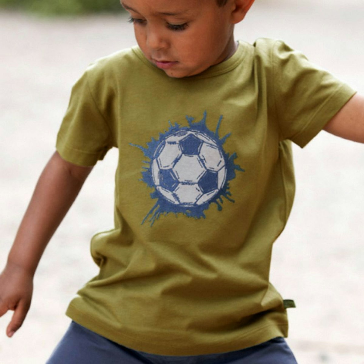 Fußball Shirt kurzarm oliv-grün Aufnäher 158/164 Fußball Shirt kurzarm oliv-grün Aufnäher 158/164
