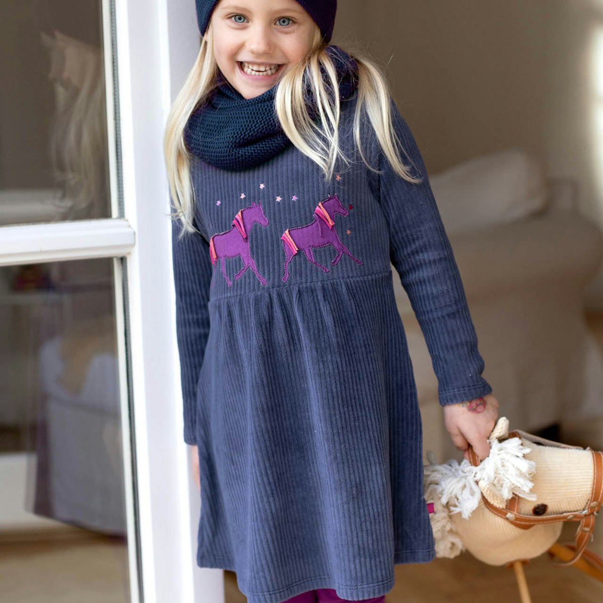 Geripptes Velour Kleid dunkelkobalt 122 Geripptes Velour Kleid dunkelkobalt 122