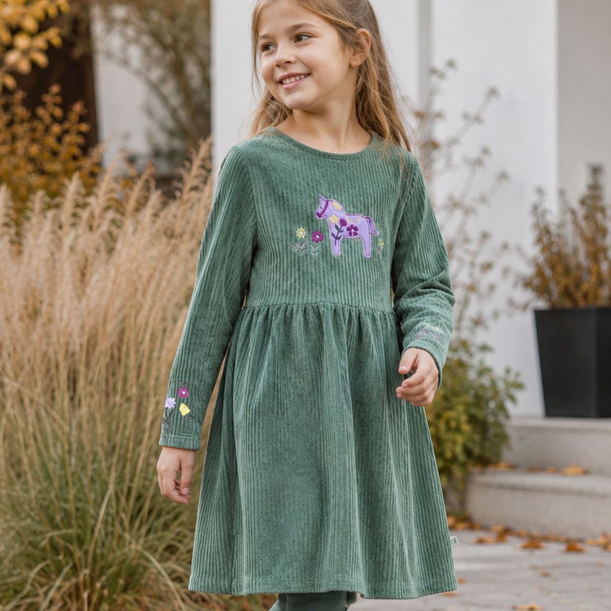 Geripptes Velour Kleid grün 110/116 Geripptes Velour Kleid grün 110/116