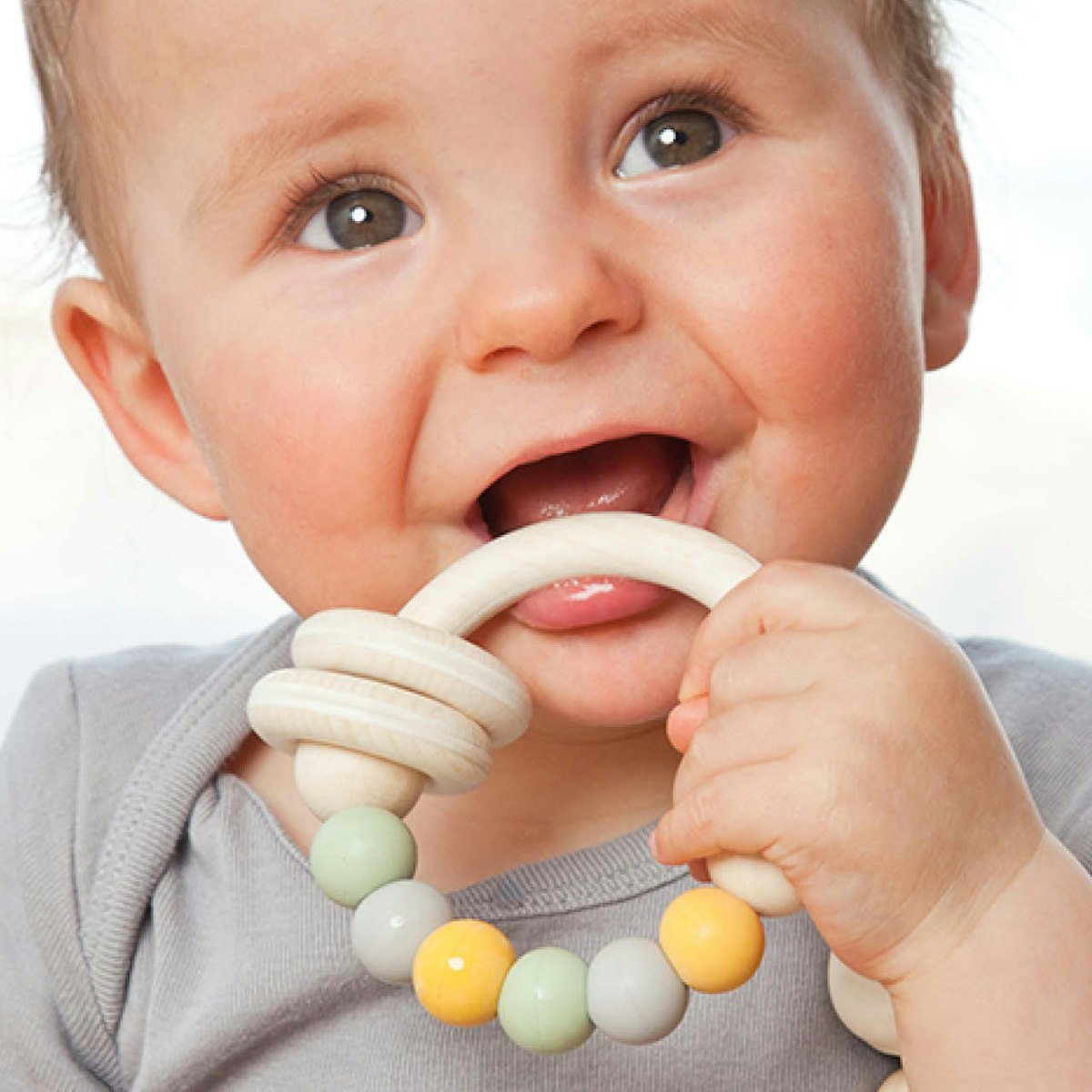 Greifring Kautschuk- und Holzperlen pastell Greifring Kautschuk- und Holzperlen pastell