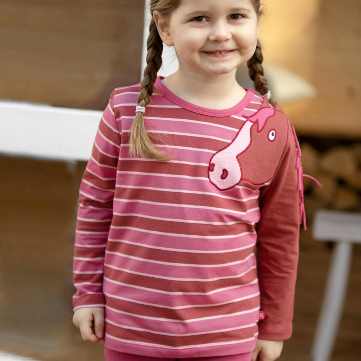 Langarmshirt mit Pferde Aufnäher Streifen 86/92 Langarmshirt mit Pferde Aufnäher Streifen 86/92