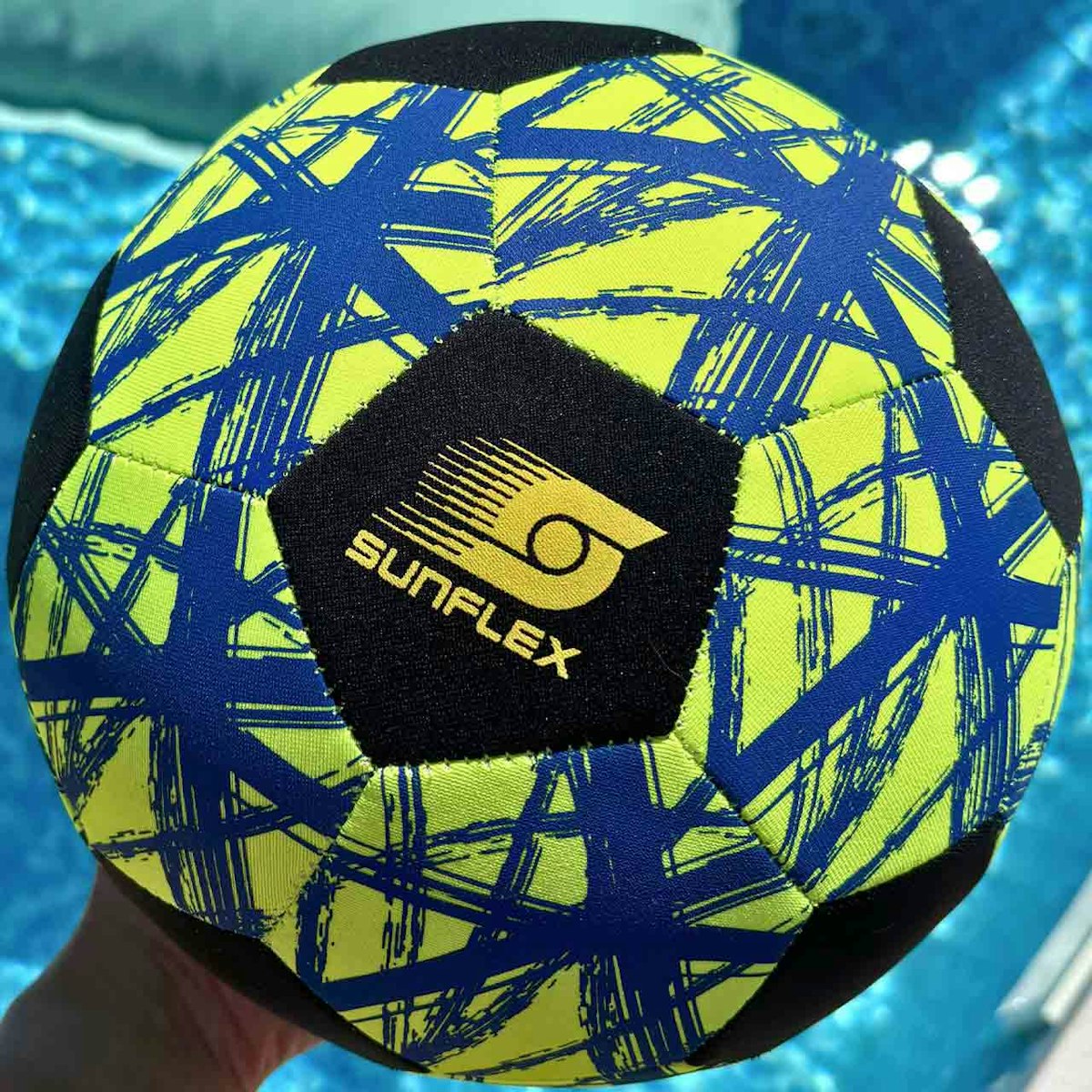 Leichter Neopren Fußball für Strand und Wasser 23 cm Leichter Neopren Fußball für Strand und Wasser 23 cm