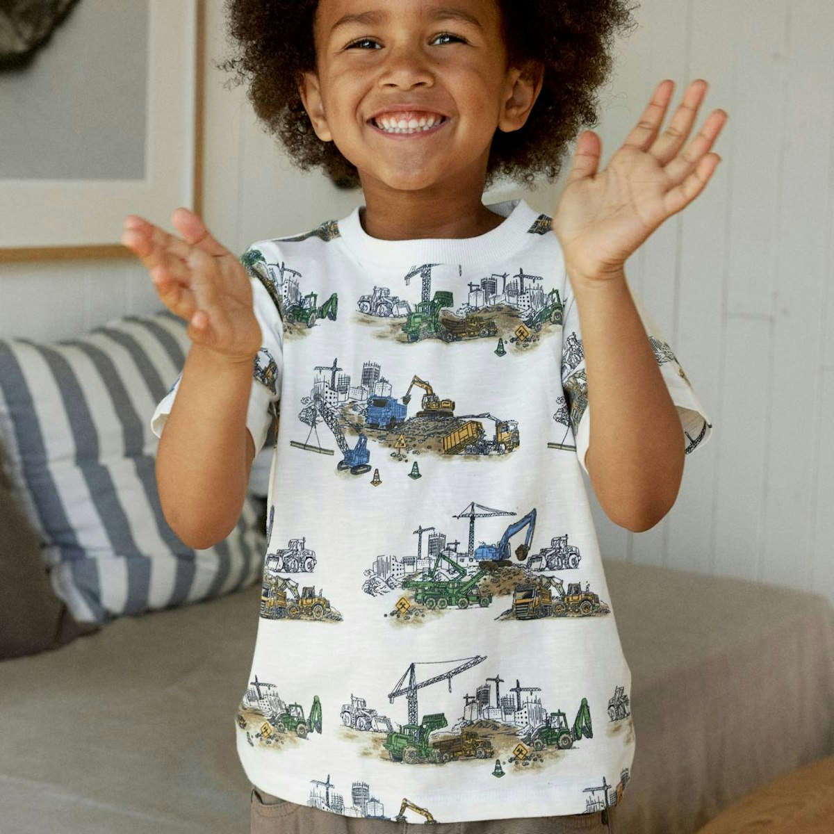 Leichtes Shirt kurzarm Baustellenfahrzeuge weiß 110 Leichtes Shirt kurzarm Baustellenfahrzeuge weiß 110