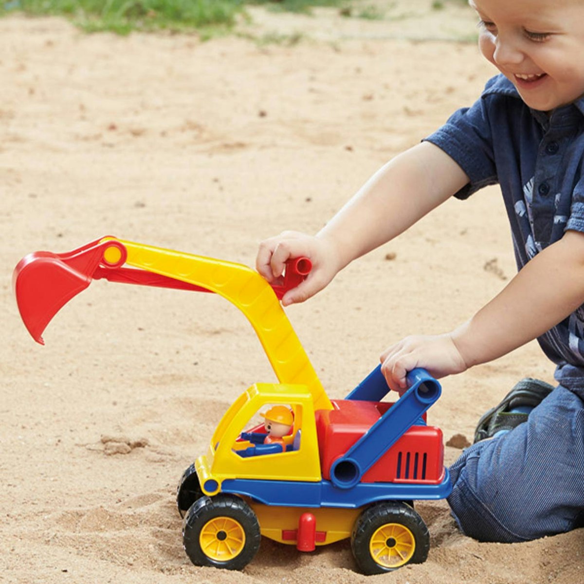 Lena Bagger mit Figur Lena Bagger mit Figur