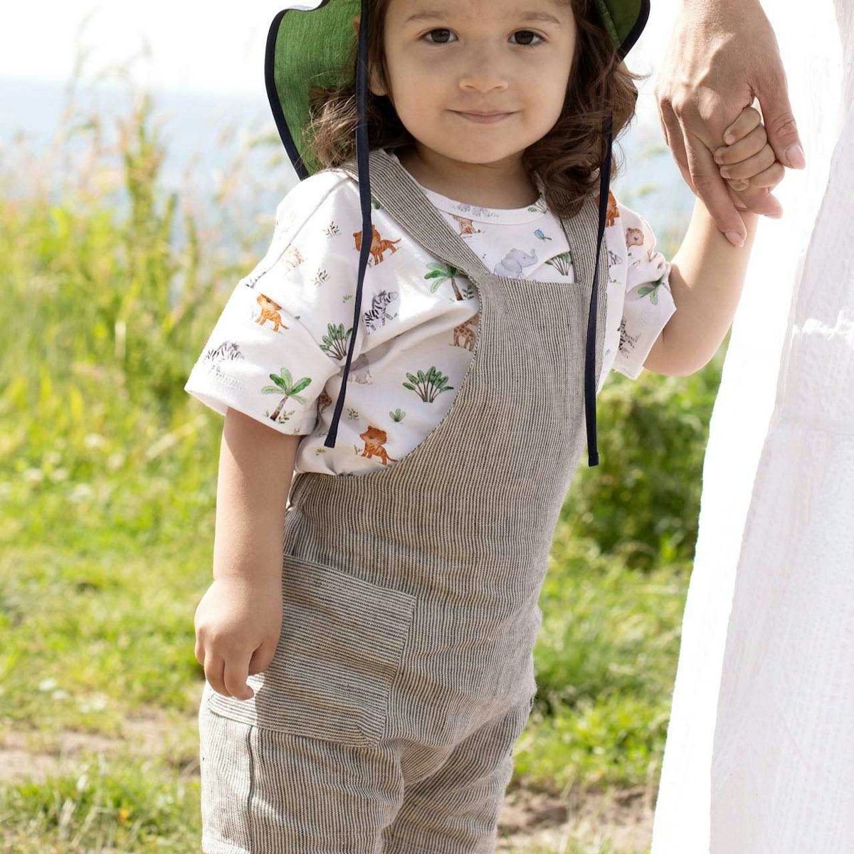 Luftig, lockere Latzhose Leinen braun-ecru 92 Luftig, lockere Latzhose Leinen braun-ecru 92