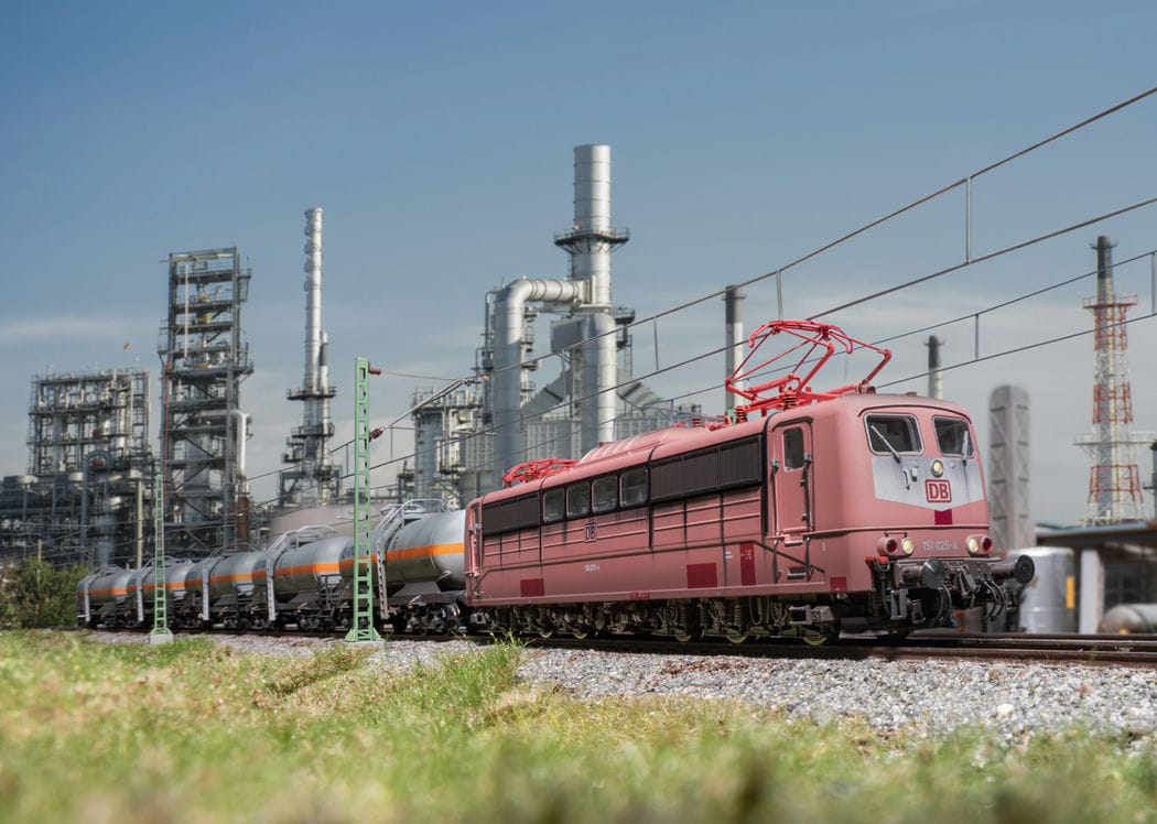 Märklin Güterzug mit Chlorgaskesselwagen DB AG Epoche V H0 Modelleisenbahn Märklin Güterzug mit Chlorgaskesselwagen DB AG Epoche V H0 Modelleisenbahn