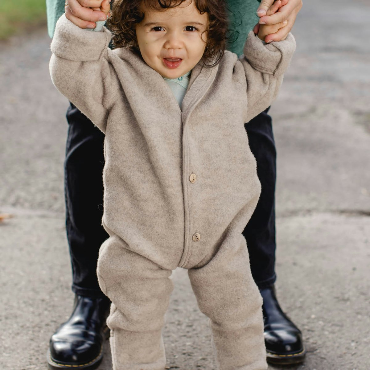 Merino Kapuzenoverall mit Arm- und Beinumschlägen 50/56 Merino Kapuzenoverall mit Arm- und Beinumschlägen 50/56