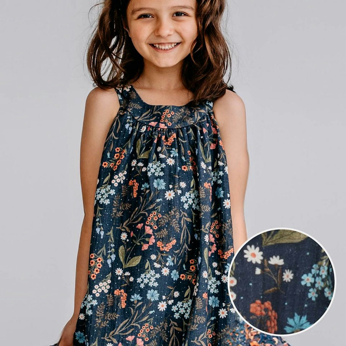 Musselin Kleid ohne Arm kleine Blumen navy 146 Musselin Kleid ohne Arm kleine Blumen navy 146