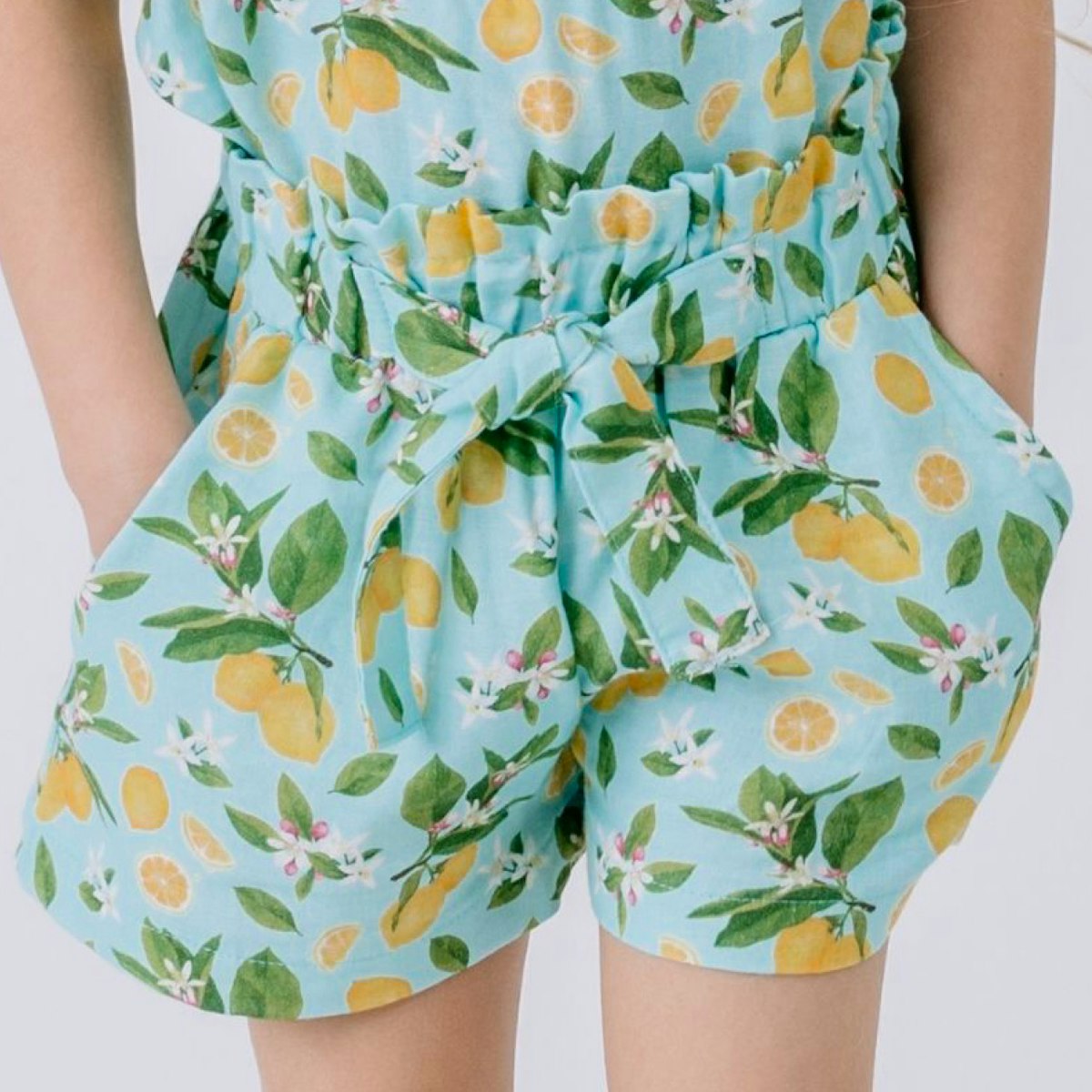 Musselin Shorts zum Binden Zitronen hellblau 104 Musselin Shorts zum Binden Zitronen hellblau 104