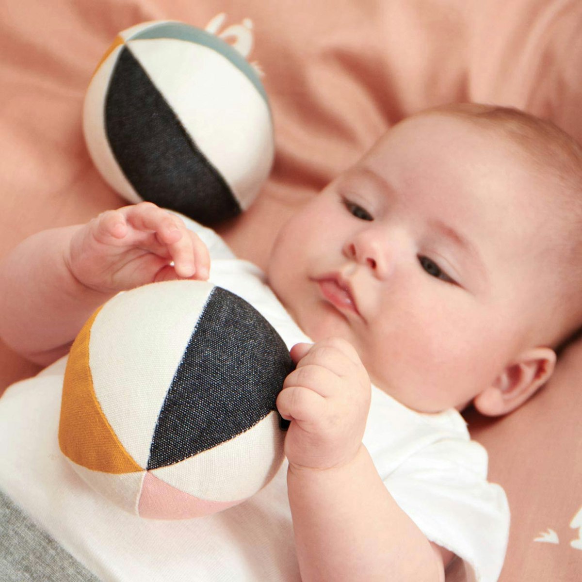 Rasselball - rosa gelb Rasselball - rosa gelb