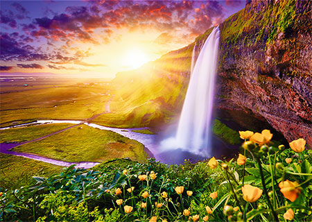 Romantic Sunset: Wasserfall auf Island Romantic Sunset: Wasserfall auf Island