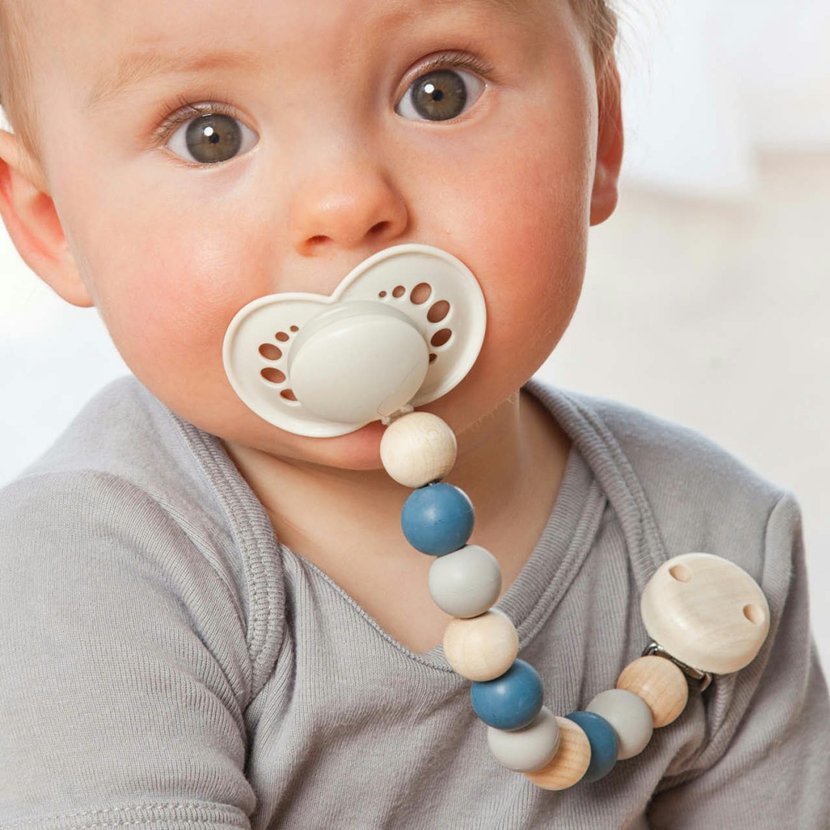 Schnullerkette Kautschuk- und Holzperlen blau Schnullerkette Kautschuk- und Holzperlen blau