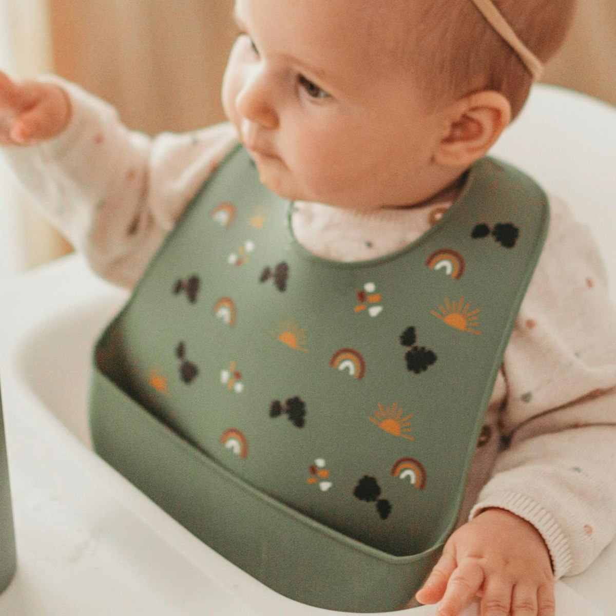 Silikon Lätzchen mit Auffangschale oliv-grün Silikon Lätzchen mit Auffangschale oliv-grün