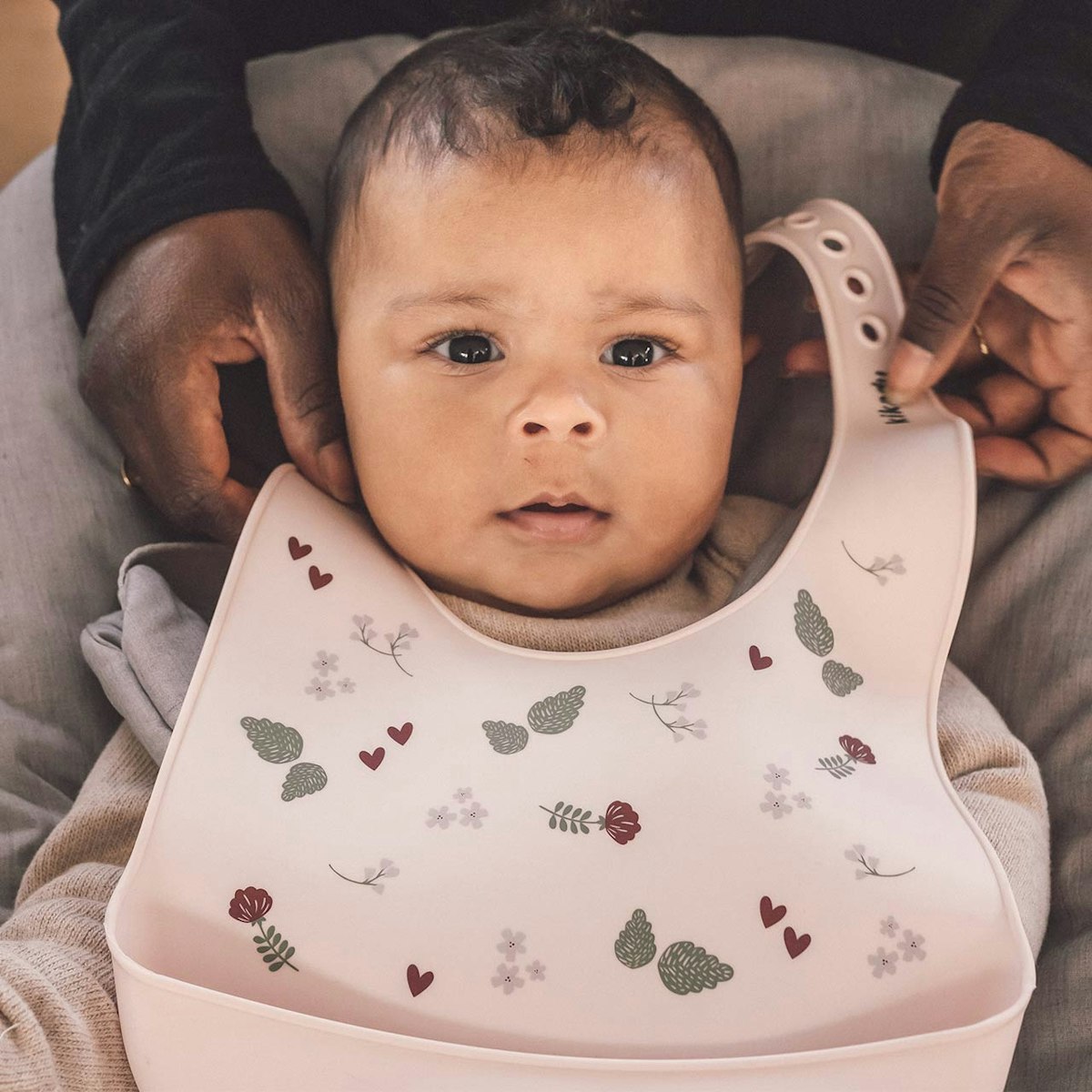 Silikon Lätzchen mit Auffangschale rosa Silikon Lätzchen mit Auffangschale rosa