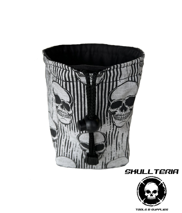 Skullteria Würfelbeutel Grau mit Totenkopf Schwarz wendbar Dice Bag Beutel