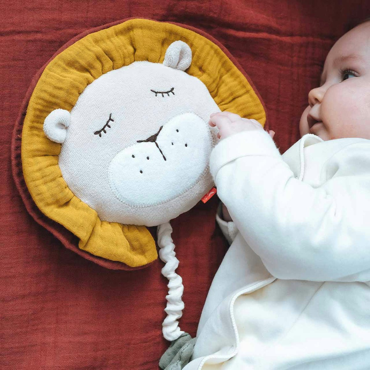 Spieluhr Löwenkopf – Brahms Wiegenlied Spieluhr Löwenkopf – Brahms Wiegenlied