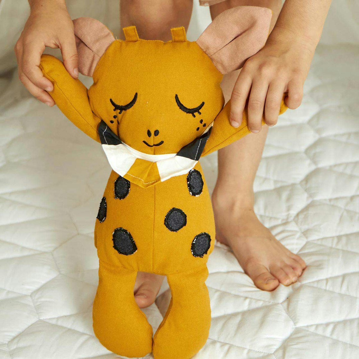 Stofftier Giraffe – Rassel mit Knisterohren Stofftier Giraffe – Rassel mit Knisterohren