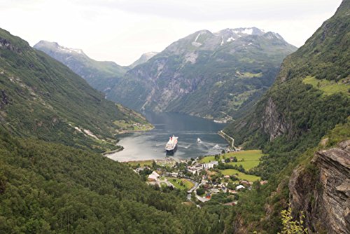 hansepuzzle 44274 - Geiranger Fjord Puzzle 2000 Teile | Natur Puzzle mit hochwertiger Puzzle Aufbewahrung: Kartonbox und Wieder verschließbarem Beutel | Puzzle-Maße: 90 x 60 cm von hansepuzzle