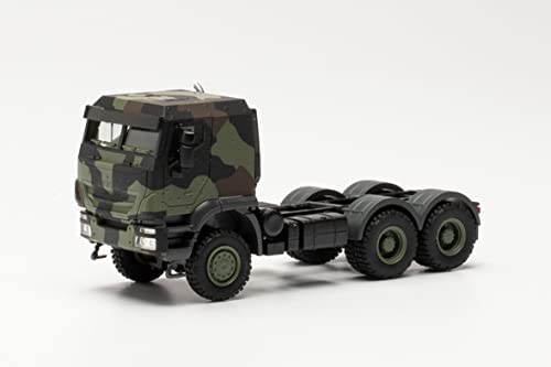 Herpa LKW Modell Iveco Trakker 6x6 Sattelzugmaschine Flecktarn „Bundeswehr, originalgetreu im Maßstab 1:87, Modell LKW für Diorama, Modellbau Sammlerstück, Deko Miniaturmodelle aus Kunststoff von herpa