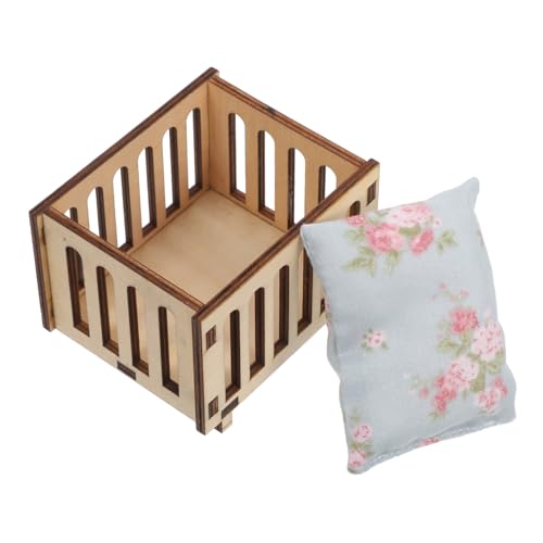 ibasenice Maßstab aus Holz mit Bettwäsche Handgefertigtes Mini-babybett für Puppenhaus-Dekoration Einfach zu Reinigen Spiel und DIY Schlafzimmer-Accessoire ibasenice Maßstab aus Holz mit Bettwäsche Handgefertigtes Mini-babybett für Puppenhaus-Dekoration Einfach zu Reinigen Spiel und DIY Schlafzimmer-Accessoire von ibasenice