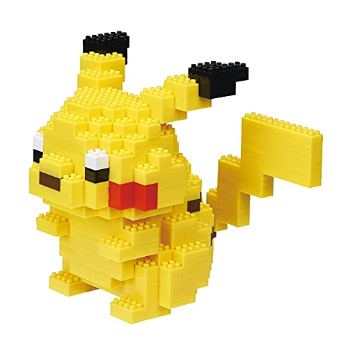 Bandai - Nanoblock - Pokémon Figur Pikachu Deluxe - Figur mit 560 Bausteinen - Konstruktionsspielzeug Mini-Bausteine Figur - Baukit Spielzeug für Kinder ab 12 Jahren - Jugendliche Erwachsene - NBPM36 von nanoblock