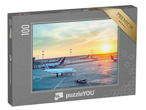 puzzleYOU: Puzzle 100 Teile „Flughafen in schönem Sonnenuntergang“ – aus der Puzzle-Kollektion Flugzeuge, Flughafen von puzzleYOU